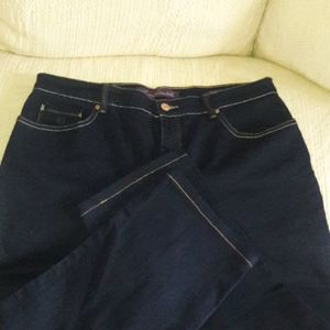 Gloria Vanderbilt dark blue denim size 12